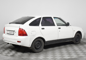 Подержанный автомобиль LADA (ВАЗ) Priora Hatchback 2011 года (5 фото)