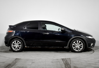 Подержанный автомобиль Honda Civic Hatchback 2008 года (4 фото)