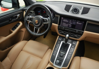 Подержанный автомобиль Porsche Macan 2021 года (10 фото)