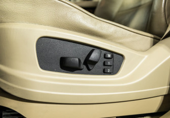 Подержанный автомобиль BMW X5 2007 года (15 фото)