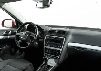 Подержанный автомобиль Skoda Octavia Liftback 2011 года (9 фото)