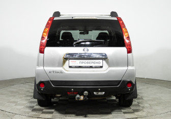 Подержанный автомобиль Nissan X-Trail 2008 года (6 фото)