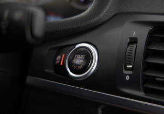 Подержанный автомобиль BMW X3 2014 года (18 фото)