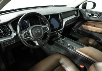 Подержанный автомобиль Volvo XC60 2018 года (11 фото)