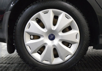 Подержанный автомобиль Ford Focus Sedan 2013 года (9 фото)