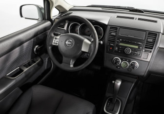 Подержанный автомобиль Nissan Tiida Hatchback 2008 года (9 фото)