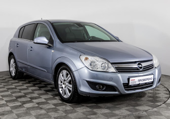 Подержанный автомобиль Opel Astra Hatchback 2010 года (3 фото)