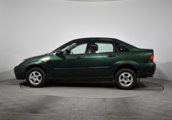 Подержанный автомобиль Ford Focus Sedan 2004 года (8 фото)