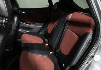 Подержанный автомобиль Hyundai Solaris Hatchback 2011 года (10 фото)