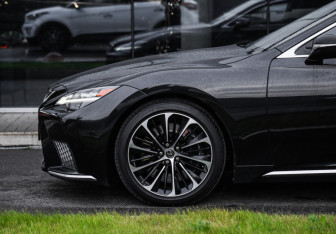 Подержанный автомобиль Lexus LS 2021 года (10 фото)