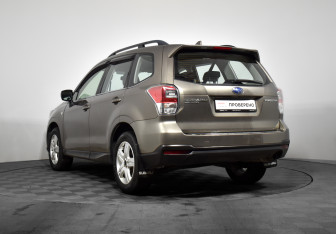Подержанный автомобиль Subaru Forester Suv 2017 года (7 фото)