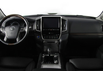 Подержанный автомобиль Toyota Land Cruiser Suv 2018 года (10 фото)