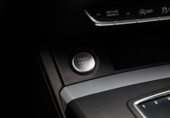Подержанный автомобиль Audi Q5 2017 года (19 фото)