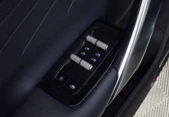 Подержанный автомобиль Geely Atlas 2024 года (16 фото)