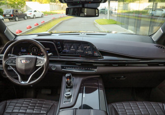 Подержанный автомобиль Cadillac Escalade Suv 2021 года (13 фото)