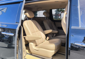 Подержанный автомобиль Kia Carnival 2018 года (14 фото)