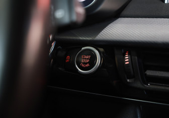 Подержанный автомобиль BMW X5 2017 года (23 фото)