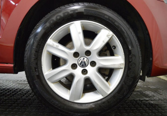 Подержанный автомобиль Volkswagen Polo Sedan 2013 года (9 фото)