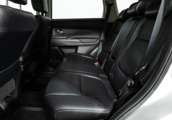 Подержанный автомобиль Mitsubishi Outlander 2014 года (10 фото)