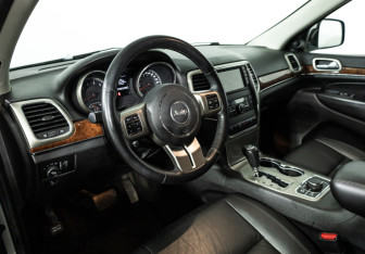 Подержанный автомобиль Jeep Grand Cherokee 2012 года (11 фото)