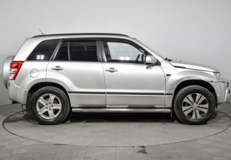 Подержанный автомобиль Suzuki Grand Vitara 2008 года (4 фото)
