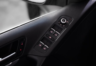 Подержанный автомобиль Volkswagen Tiguan 2015 года (19 фото)