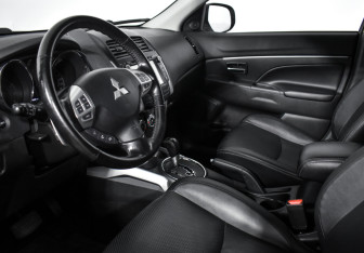 Подержанный автомобиль Mitsubishi ASX 2011 года (9 фото)