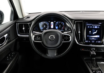 Подержанный автомобиль Volvo V60 Cross Country 2020 года (15 фото)