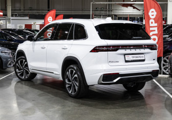 Подержанный автомобиль Geely Monjaro 2024 года (10 фото)