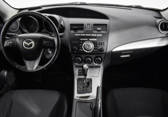 Подержанный автомобиль Mazda 3 Hatchback 2011 года (14 фото)