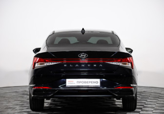 Подержанный автомобиль Hyundai Elantra Sedan 2021 года (6 фото)