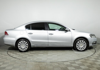 Подержанный автомобиль Volkswagen Passat Sedan 2012 года (4 фото)