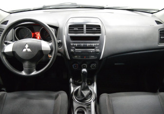 Подержанный автомобиль Mitsubishi ASX 2010 года (14 фото)