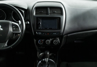 Подержанный автомобиль Mitsubishi ASX 2014 года (14 фото)