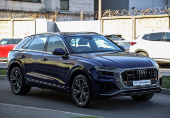 Подержанный автомобиль Audi Q8 2019 года (4 фото)