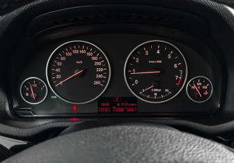 Подержанный автомобиль BMW X3 2015 года (18 фото)