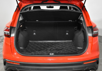 Подержанный автомобиль Geely Coolray 2023 года (19 фото)