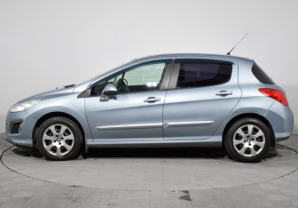 Подержанный автомобиль Peugeot 308 Hatchback 2011 года (8 фото)