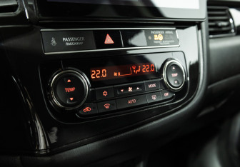 Подержанный автомобиль Mitsubishi Outlander 2018 года (17 фото)