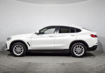 Подержанный автомобиль BMW X4 2019 года (8 фото)