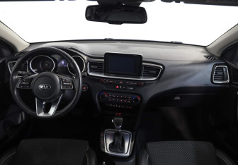 Подержанный автомобиль Kia Ceed Hatchback 2018 года (9 фото)