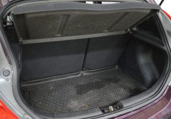 Подержанный автомобиль Hyundai Solaris Hatchback 2011 года (15 фото)