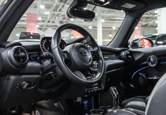 Подержанный автомобиль MINI Hatch 2021 года (14 фото)