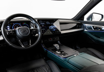 Подержанный автомобиль GAC GS8 2023 года (19 фото)