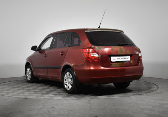 Подержанный автомобиль Skoda Fabia Wagon 2008 года (7 фото)