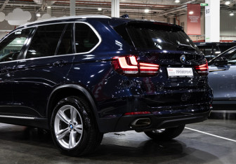 Подержанный автомобиль BMW X5 2017 года (11 фото)