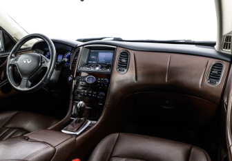 Подержанный автомобиль Infiniti QX50 2013 года (9 фото)