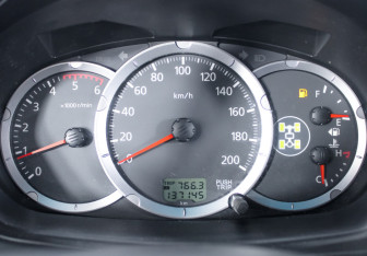 Подержанный автомобиль Mitsubishi L200 2014 года (15 фото)