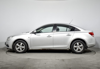 Подержанный автомобиль Chevrolet Cruze Sedan 2011 года (8 фото)