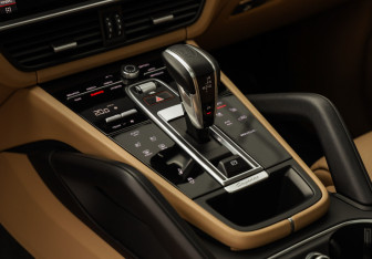 Подержанный автомобиль Porsche Cayenne 2021 года (23 фото)